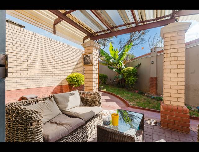 2 BEDROOM TOWNHOUSE FOR SALE IN HALFWAY GARDENS